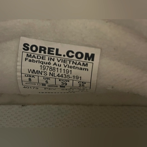 Sorelš¤Out N About III Conquest Beige Waterproof Boot - Picture 9 of 13